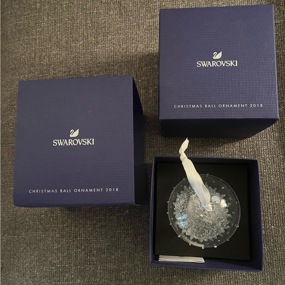 ❄️❄️❄️NIB Swarovski 2018 Christmas ball ornament crystal